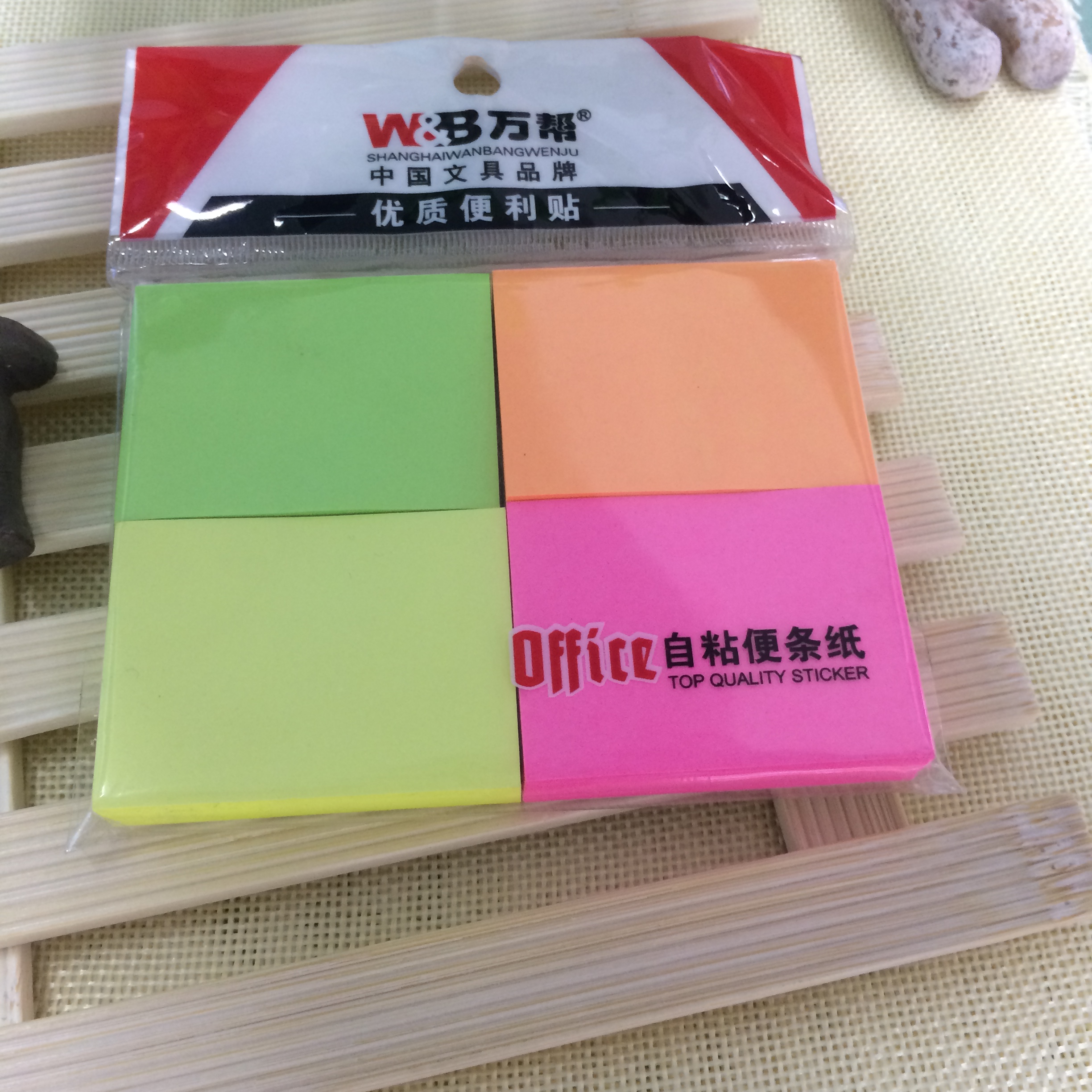 1835 Convenience sticker bricks, 4-color fluorescent universal stickers, stationery wholesale Specification image