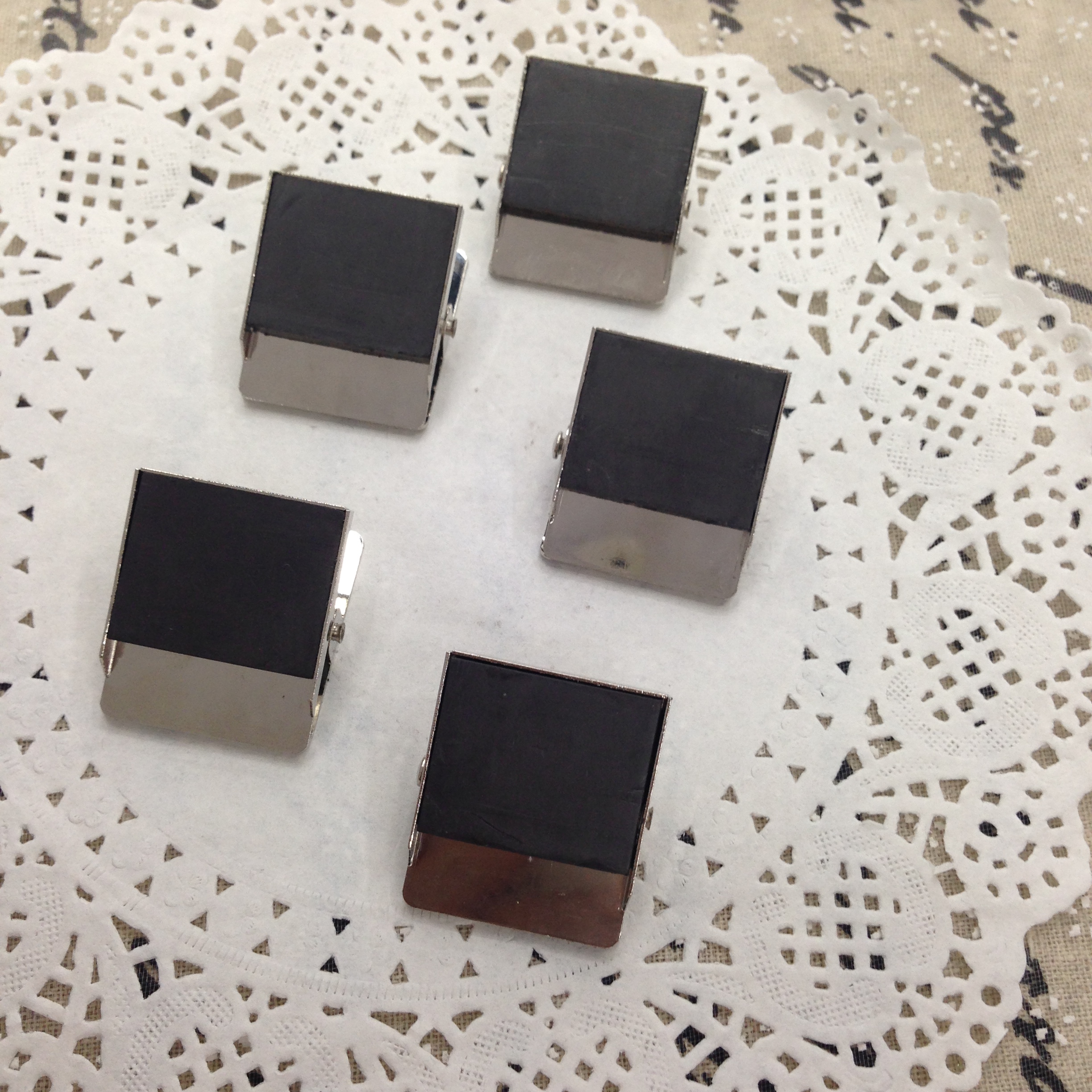 金属磁性夹子 吸铁夹子 方形磁铁夹子30mm细节图