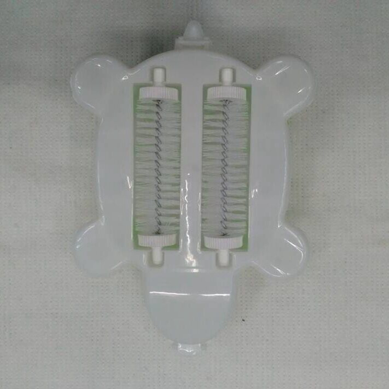 Bed brush, carpet brush, turtle-shaped carpet brush, dust removal brush, cleaning brush, two rows of carpet brushes Application Scenario