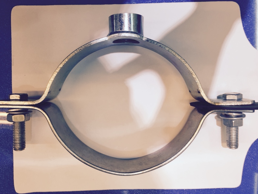 The manufacturer exports a large quantity of galvanized clamp pipe clamps and square and round pad clamp pipe clamps details Picture