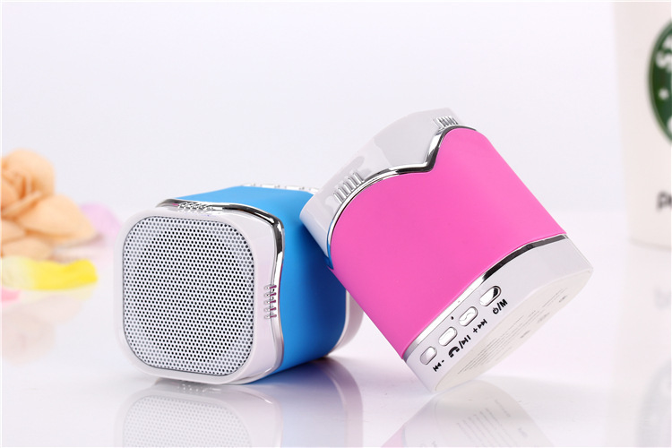 无线蓝牙音箱 插卡迷你音响 免提通话 带蓝牙自拍功能