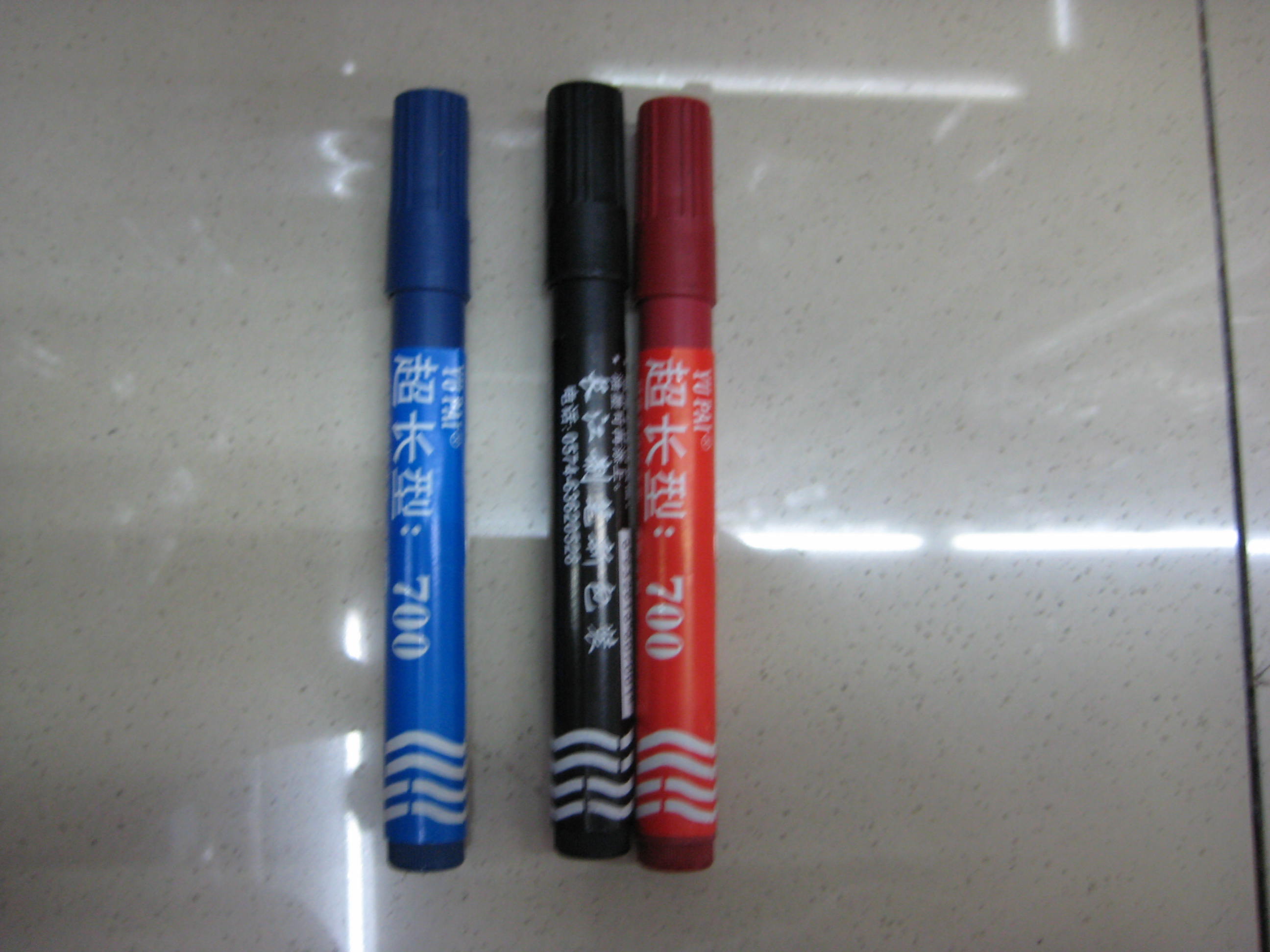 Changjiang Pen's extra-long marker pen in blue and white, box-packed signature pen Application Scenario