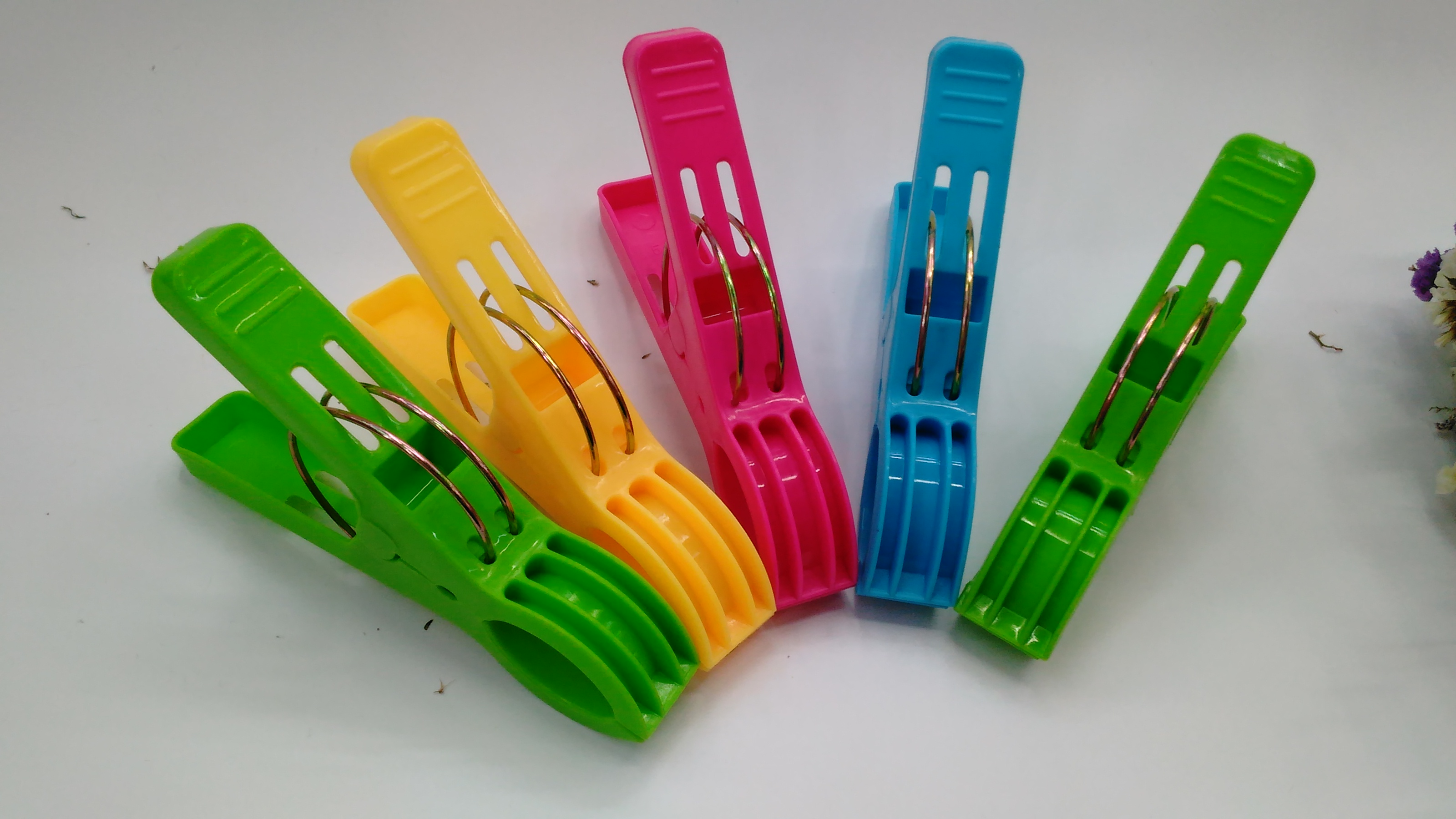 塑料强力防风晒被子大夹子5个装衣服晾晒夹产品图