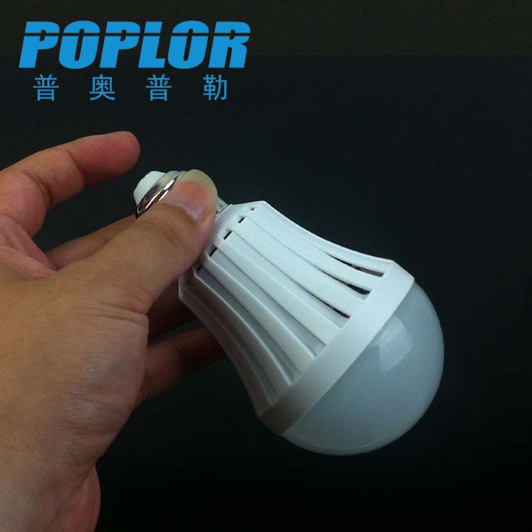 LED智能应急球泡灯7W停电应急灯户外野营地摊手持灯自动充电产品图