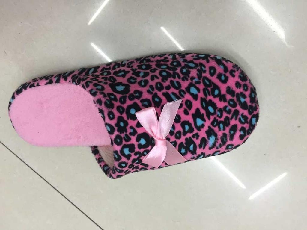 New leopard-print women's slippers with cute bows Application Scenario