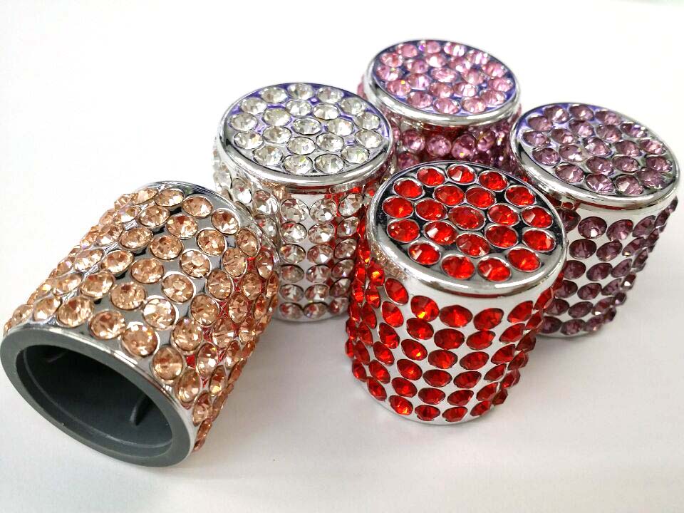 The 2015 new style of perfume bottle cap decorated with rhinestones