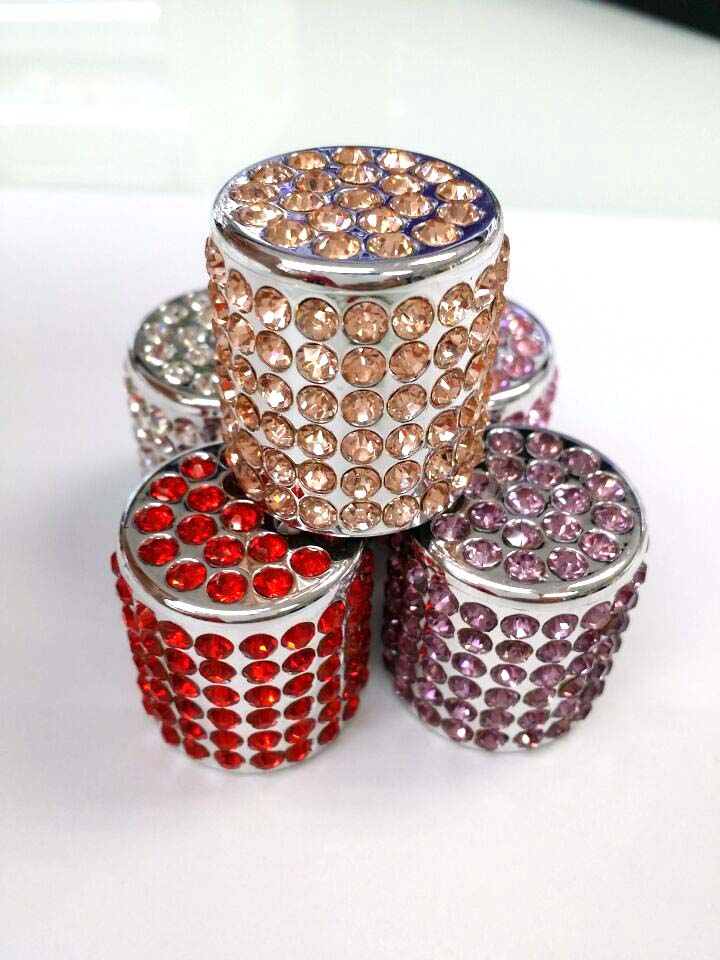 The 2015 new style of perfume bottle cap decorated with rhinestones Specification image