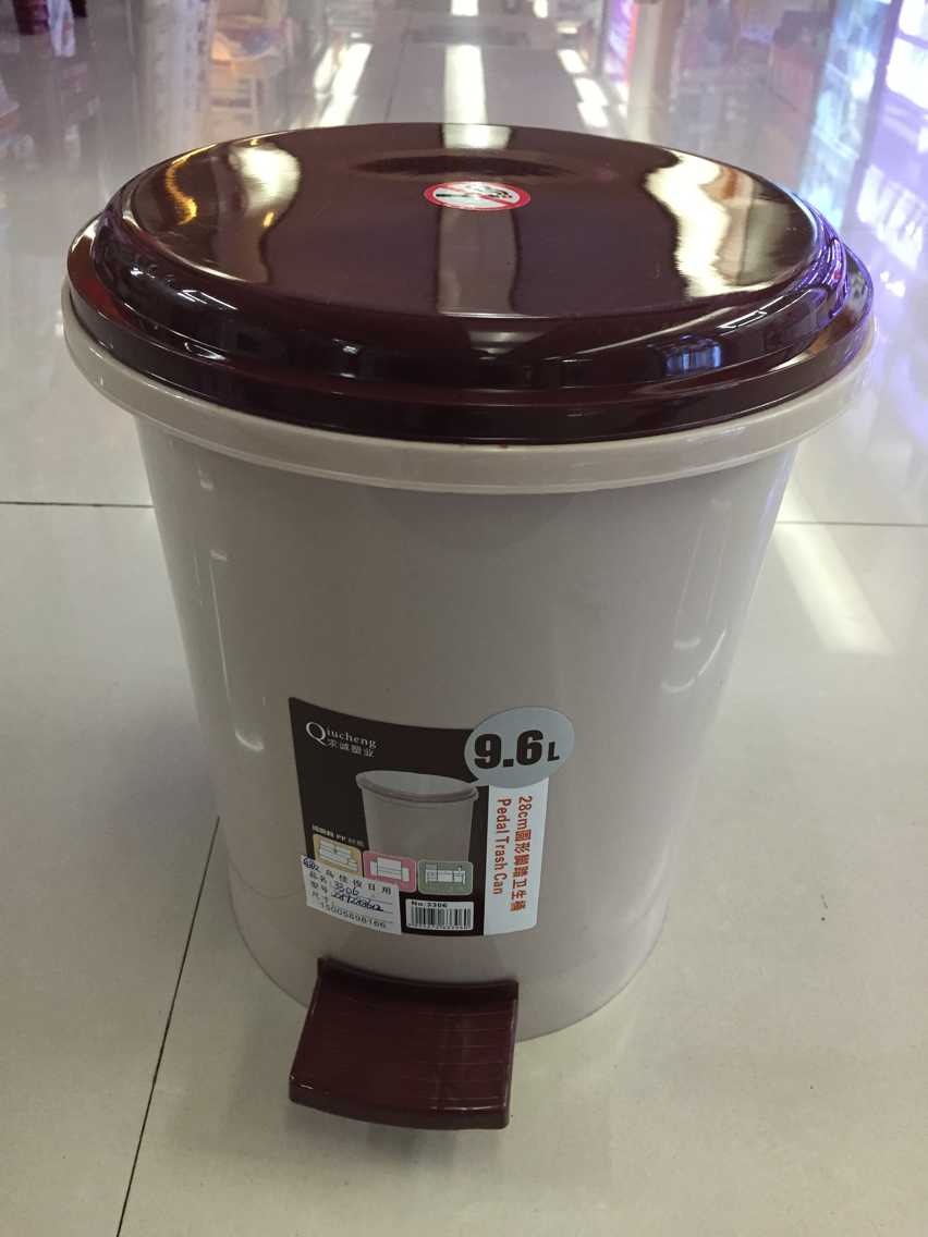 European-style high-end creative and fashionable trash can with a lid, pedal round, suitable for home use in the kitchen, living room and bedroom