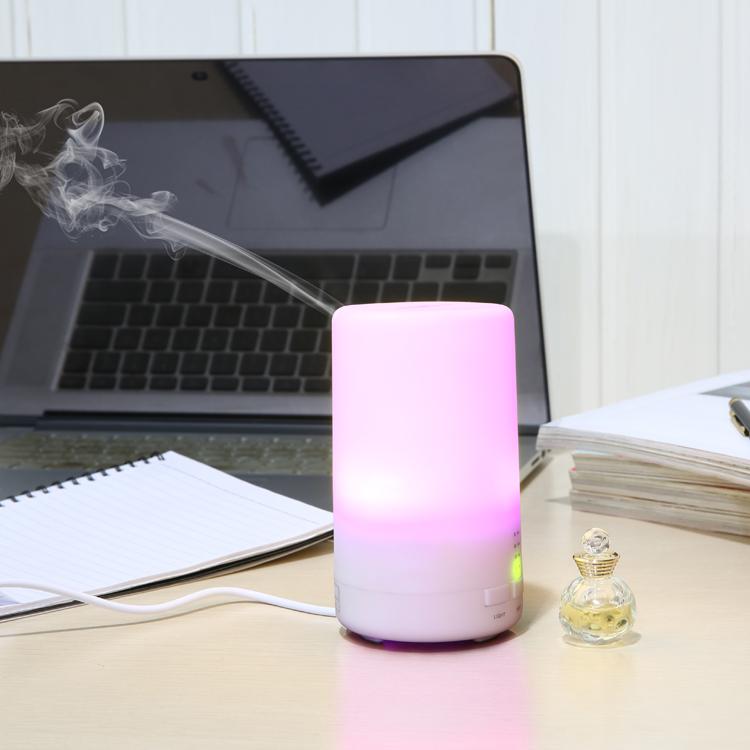 车载迷你USB香薰机 加湿器 超声波静音加湿器