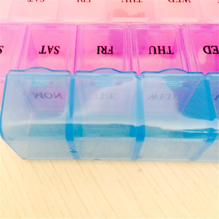 DIY jewelry classification transparent storage box, sewing box, fishing gear box, jewelry parts box, medicine box, Qiqiao box, 7 compartments Application Scenario