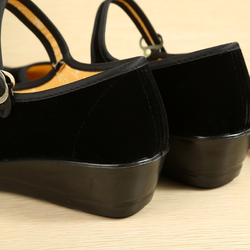 女式布鞋实物图