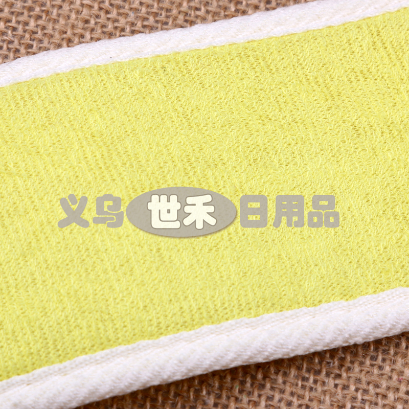 Rub the back strip with a natural sisal bath belt, pull the back strip to remove dead skin and exfoliate details Picture