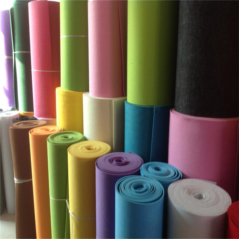 The non-woven fabric comes in a full range of colors and feels comfortable to the touch Specification image