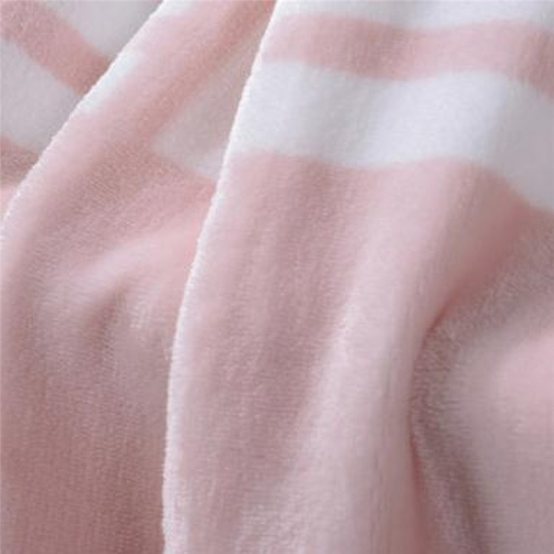 Cotton thickened winter coral-lined blanket Application Scenario