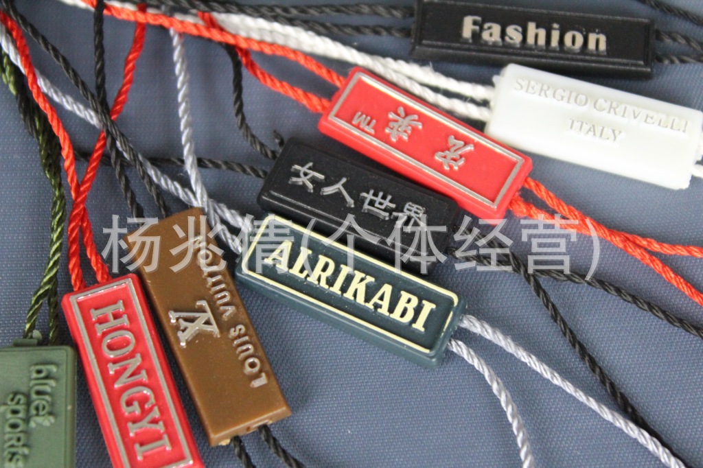Manufacturers Supply Clothing Suspension Tag Suspension Tag Trademarks Application Scenario