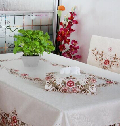 Embroidered tablecloths, table flags, throw pillows, placemats, various sizes of tablecloths, and computer-embroidered tablecloths, etc. (10612)