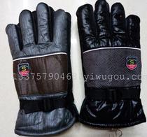 Manufacturers sell thermal gloves to men
