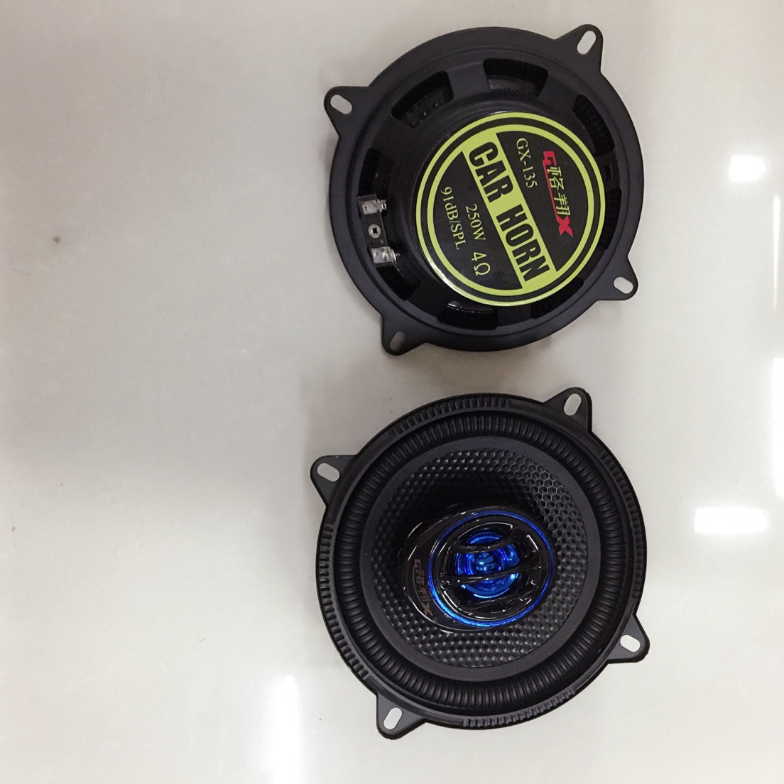 汽车喇叭总成实物图