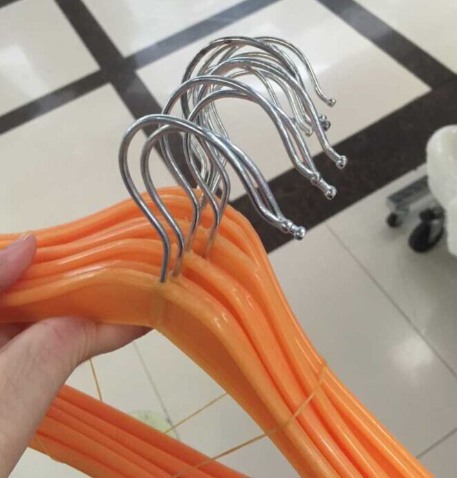 外贸爆款塑料衣架 新型家居衣架 耐用成人衣架产品图