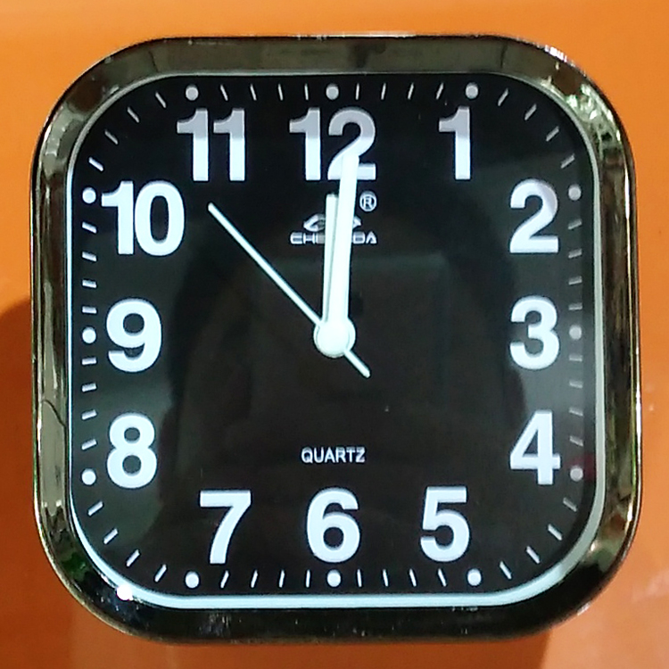 十元店配送 个性造型时钟 卡通闹钟 A227方形电镀闹钟