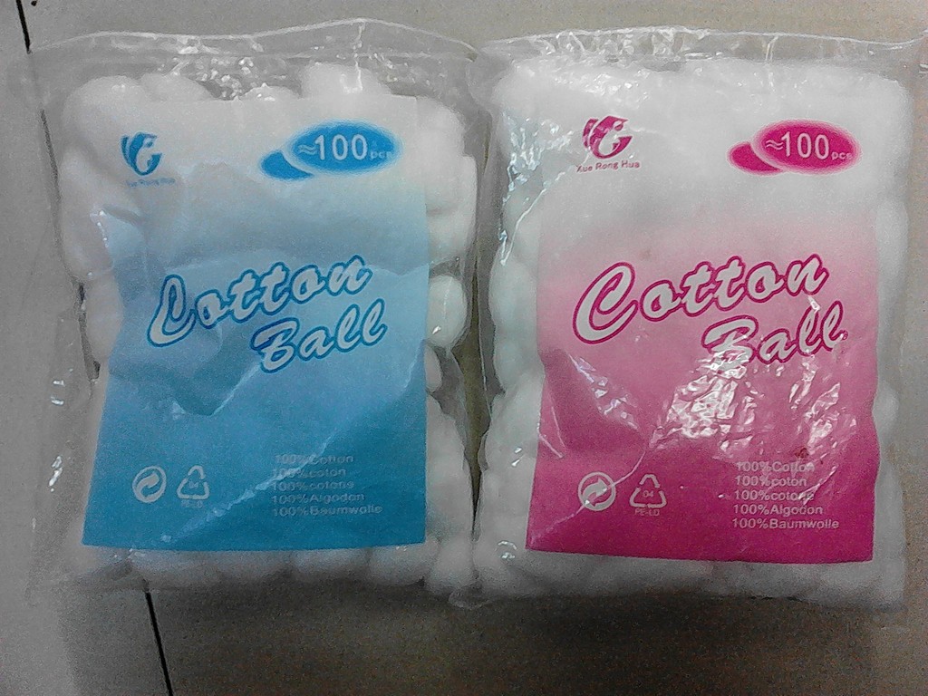 100 cotton balls in a cosmetic cotton bag