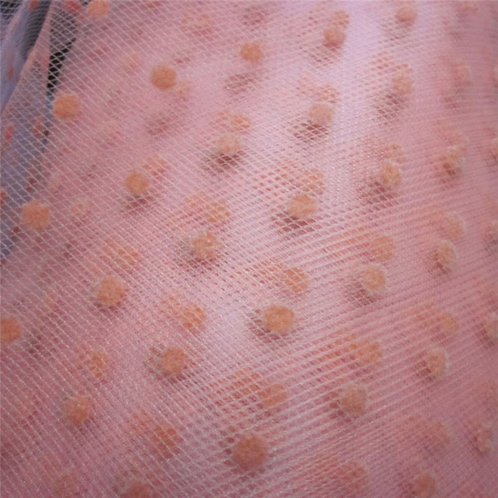 The pink color of the two-line American website is cute