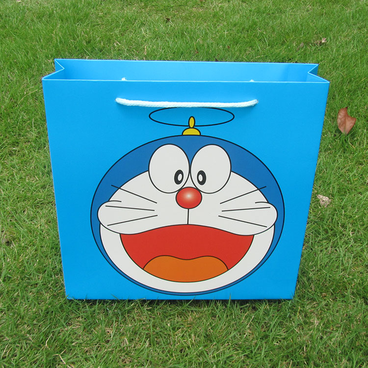 Cartoon Doraemon holiday gift bag is paired with A Doraemon gift box wrapped tote bag