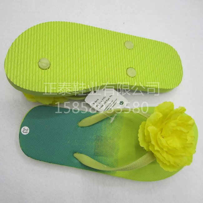 Wholesale of custom-made yellow flower-adorned EVA flip-flops for women Specification image
