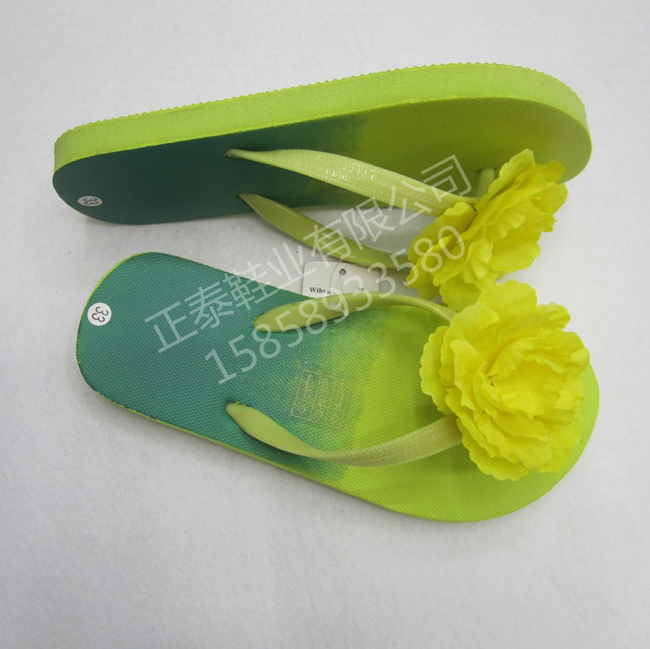Wholesale of custom-made yellow flower-adorned EVA flip-flops for women details Picture