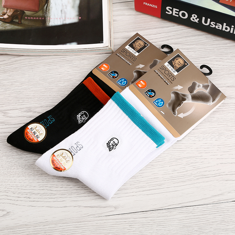 Best-selling combed cotton embroidered sports men's socks, pure cotton non-pilling summer business casual socks, breathable and comfortable thick style