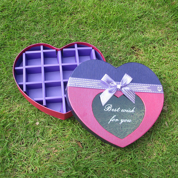 J5903爱心开窗14格巧克力包装盒糖果盒圣诞节创意礼品盒产品图
