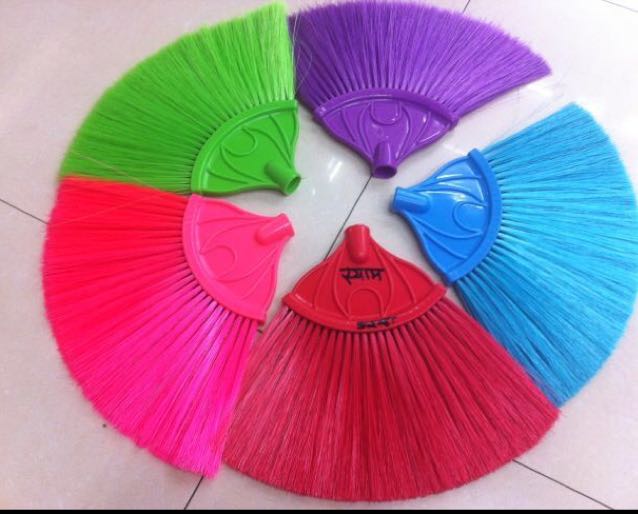 Retractable roof dust removal broom, ceiling brush, spider web dust removal brush Application Scenario