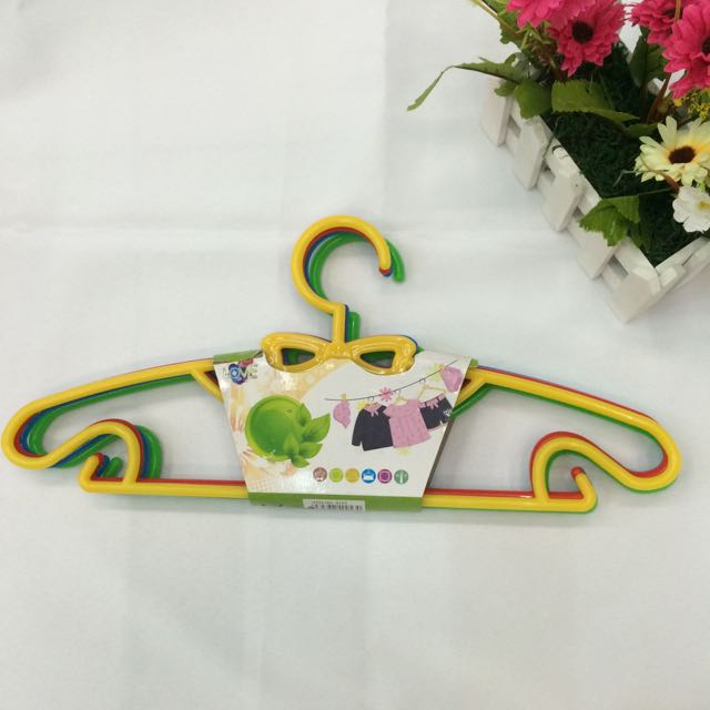 Adult clothes hanger Plastic clothes hanger Plastic non-slip non-trace clothes hanger butterfly shape adult clothes hanger