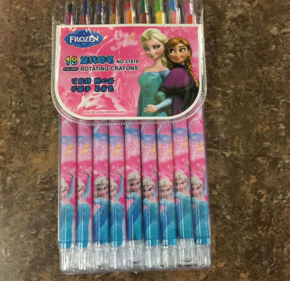 The new crayons on the shelf can be rotated, heart painting, not dirty hands, easy coloring.