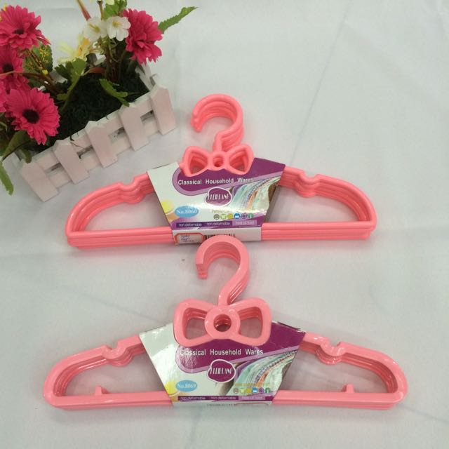New children's coat hanger Plastic coat hanger butterfly coat hanger both wet and dry
