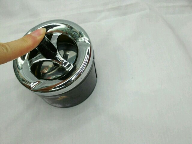家用烟灰缸实物图