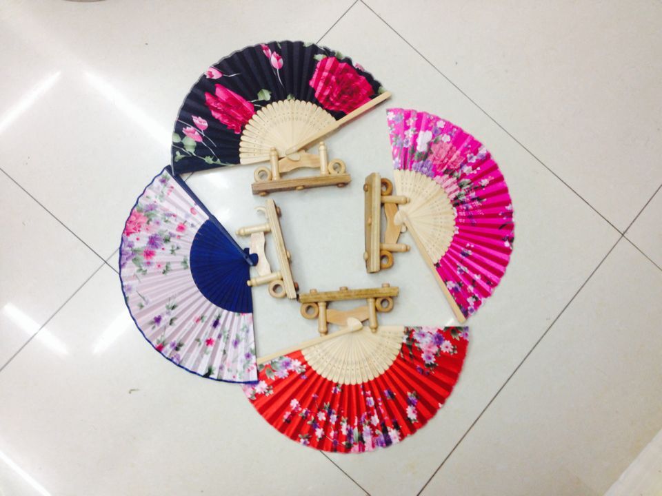 Fine Japanese Cherry Blossom Fan Rod Has A Pattern Can Be Mixed Colors details Picture