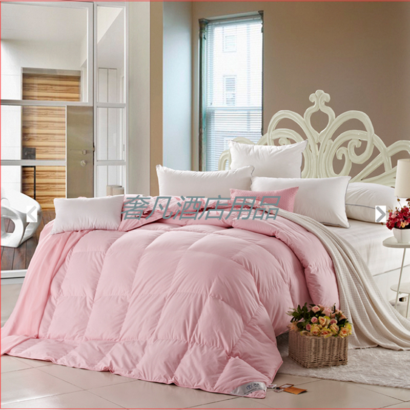 The bedding in the guest rooms of Chenglong Hotel is 90% pure cotton, with white goose down quilts and light pink winter quilts. The quilt core is made of goose down details Picture