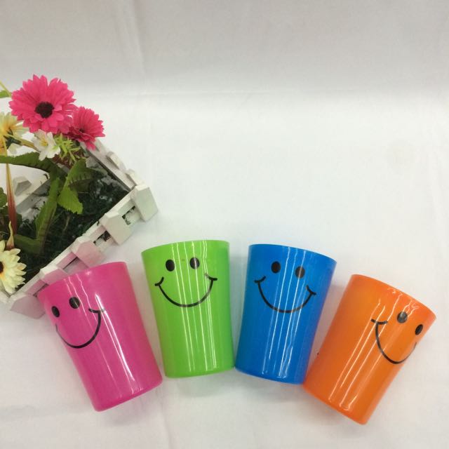 New plastic cups, smiling water cups, juice cups and washbasin cups details Picture