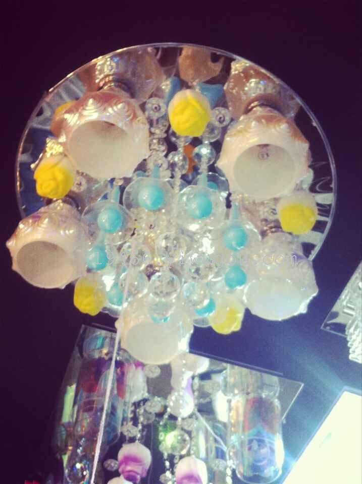 厂家直销现代温馨房间灯罩蓝色花朵吸顶灯LED贴片水晶灯卧室灯图