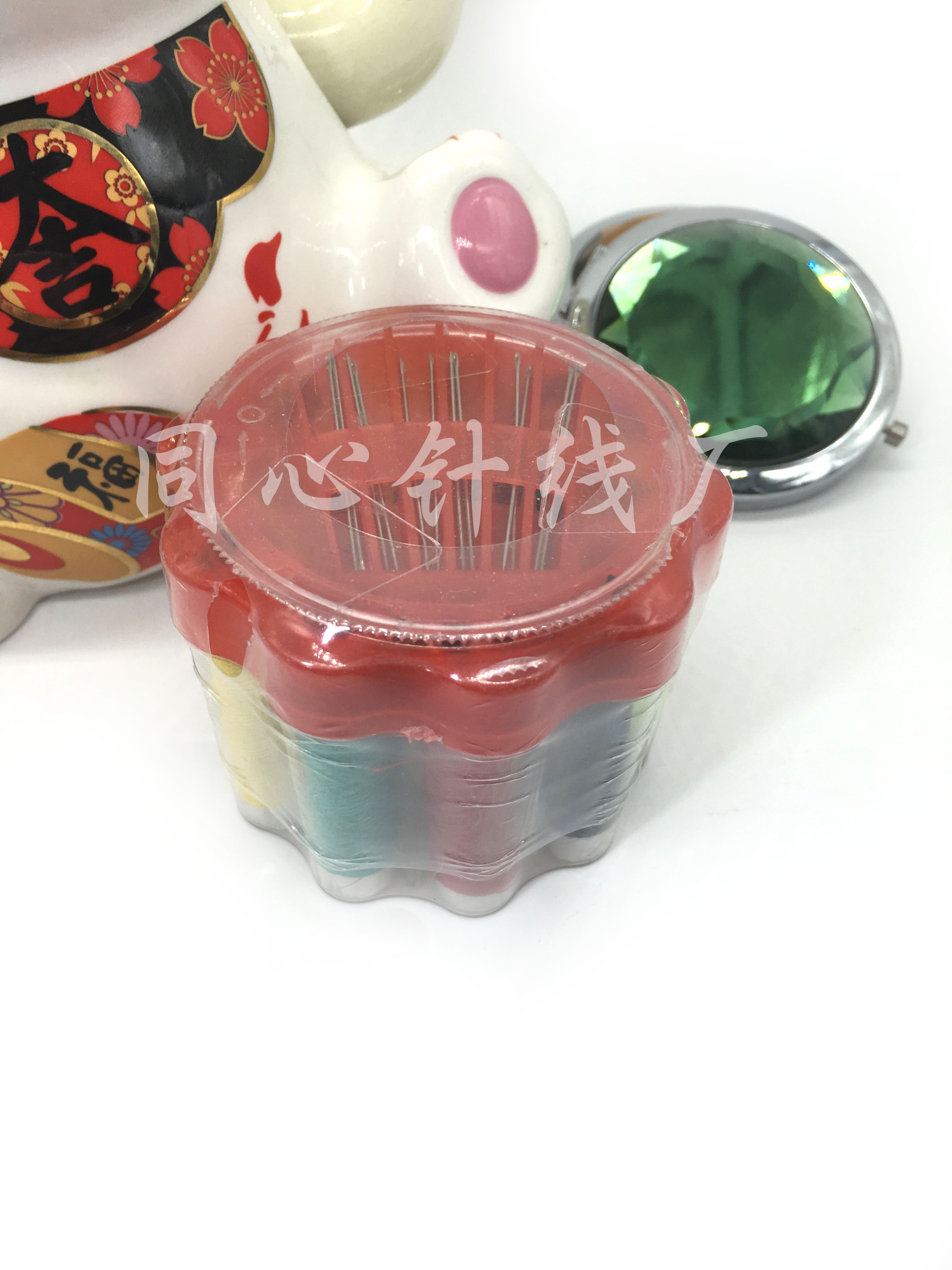 Factory direct sales of sewing kits, old lady sewing kits, colored threads/sewing machine threads, a must-have for daily life, 240 pieces Application Scenario