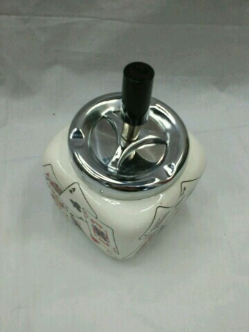 特价处理扑克烟缸 大小9.5x10cm 颜色如图产品图