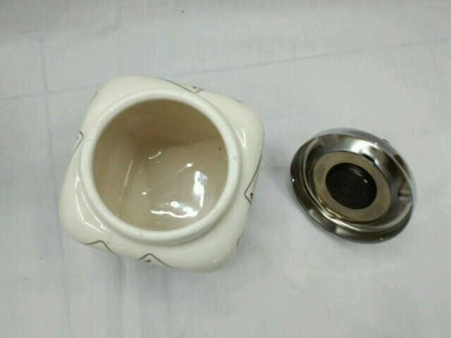 家用烟灰缸实物图