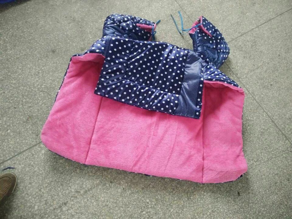 A transparent wind shield and rain shield in front of the electric vehicle sun umbrella details Picture