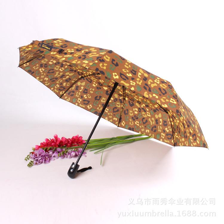 Wholesale and customization of Korean-style premium three-fold umbrellas with fully automatic leopard print and logo printing Application Scenario