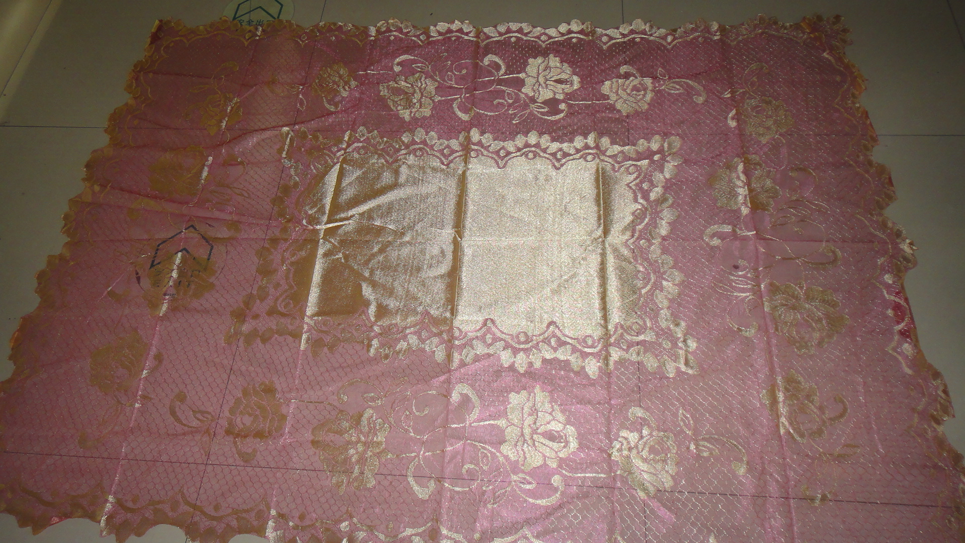 台布有光丝150*250 有4个颜色