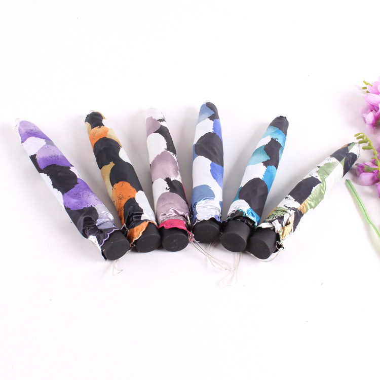 Wholesale and custom-made new Korean-style fashionable two-fold umbrella for women's premium sunshade pencil umbrella Application Scenario