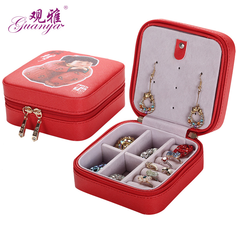 The new embossed jewelry box from Guanyan is compact and portable. It is a double-layered jewelry box Application Scenario