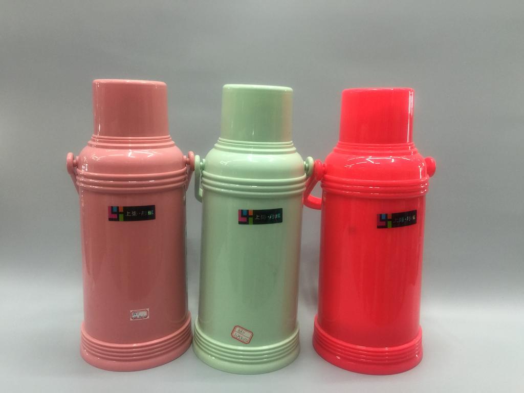 A household old-fashioned wooden stopper thermos with a glass inner liner Application Scenario