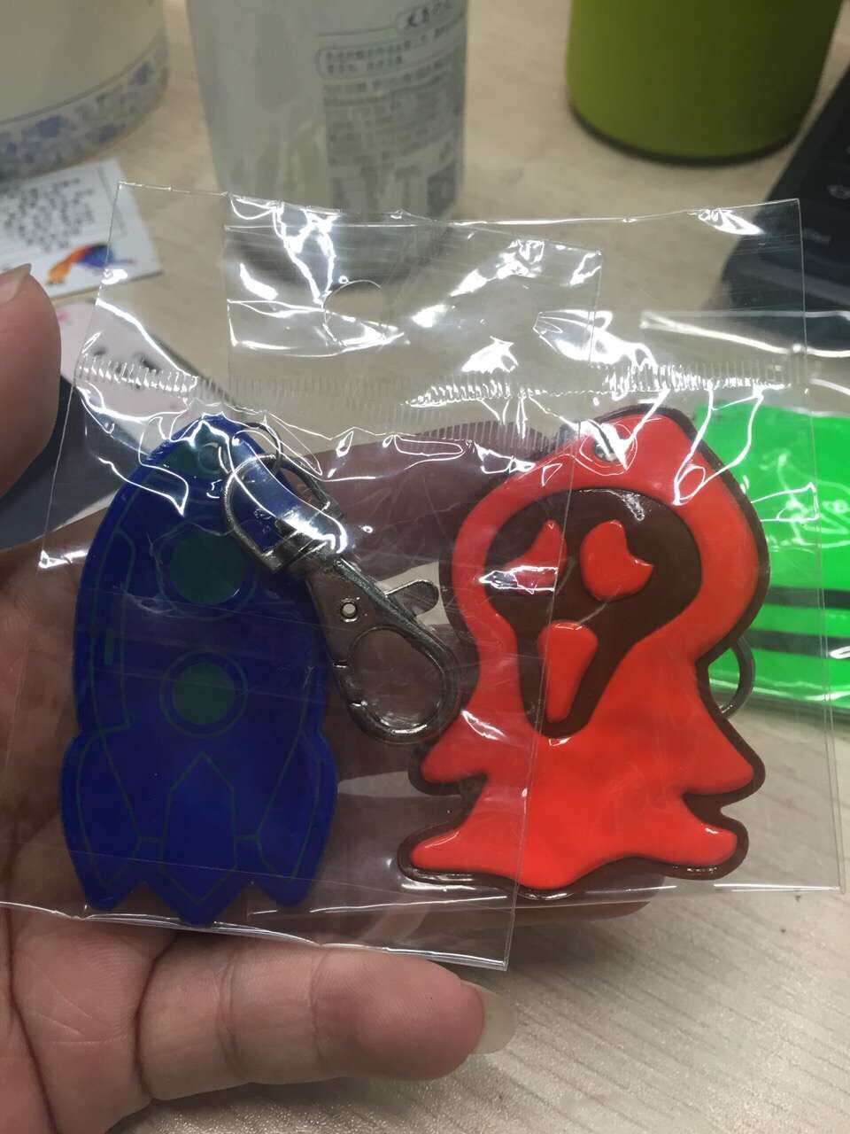 反光钥匙挂扣产品图